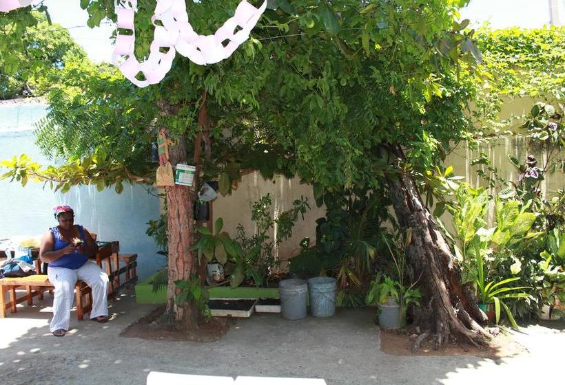 تختخواب و صبحانه Ecole Les Poupons