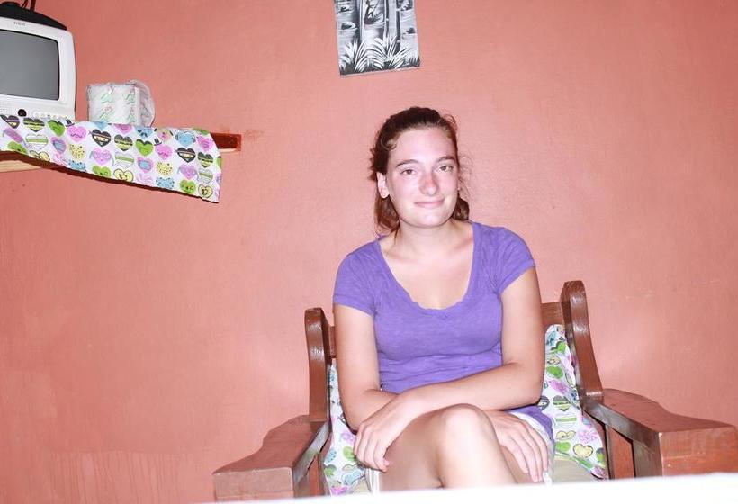 تختخواب و صبحانه Ecole Les Poupons