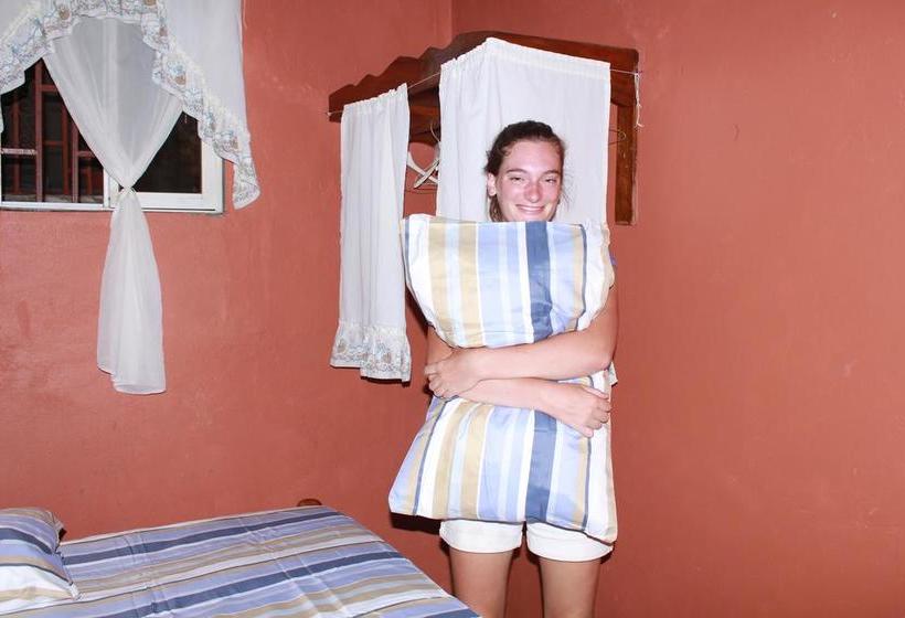 تختخواب و صبحانه Ecole Les Poupons