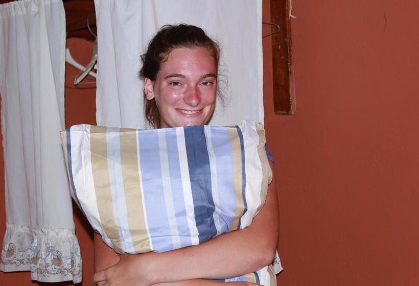 تختخواب و صبحانه Ecole Les Poupons