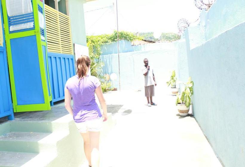 تختخواب و صبحانه Ecole Les Poupons