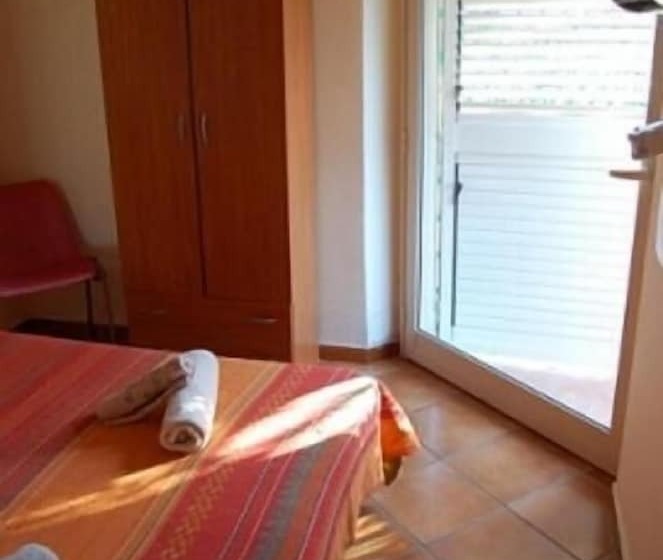 تختخواب و صبحانه Villa Autostrada A 18