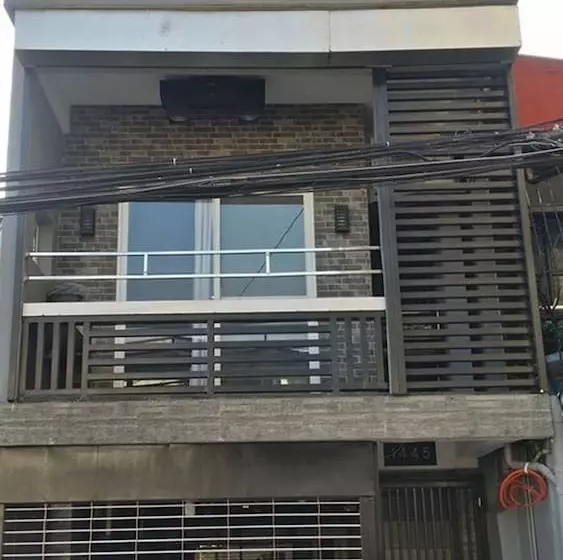 Ervoruto Hostel Makati