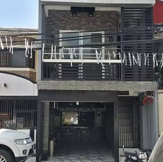 Ervoruto Hostel Makati