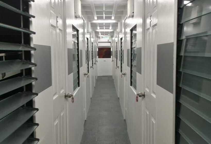 Ervoruto Hostel Makati