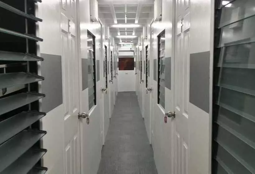 Ervoruto Hostel Makati