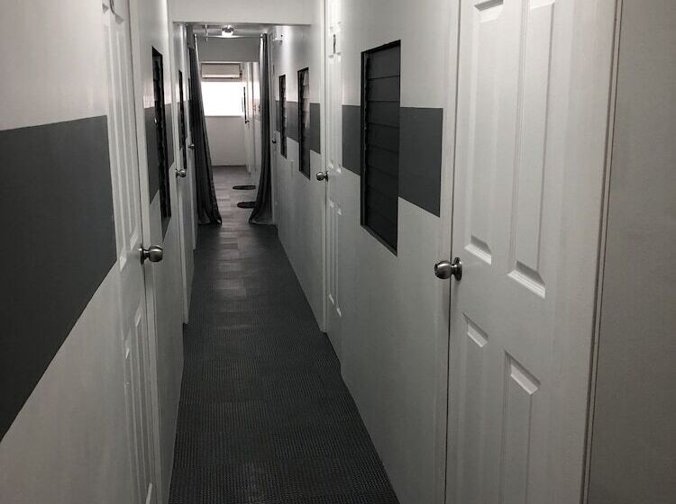 Ervoruto Hostel Makati