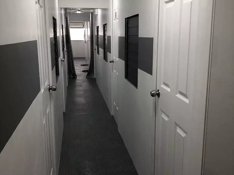 Ervoruto Hostel Makati