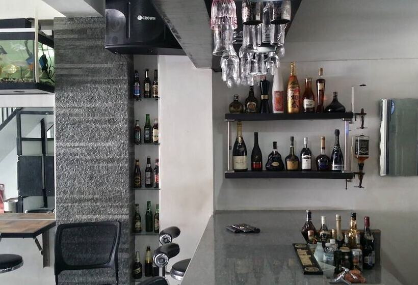 Ervoruto Hostel Makati