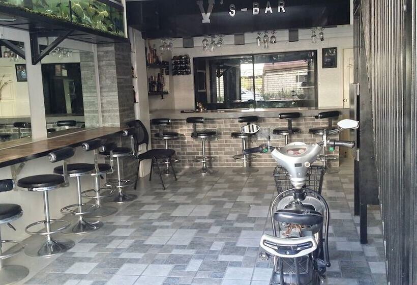 Ervoruto Hostel Makati