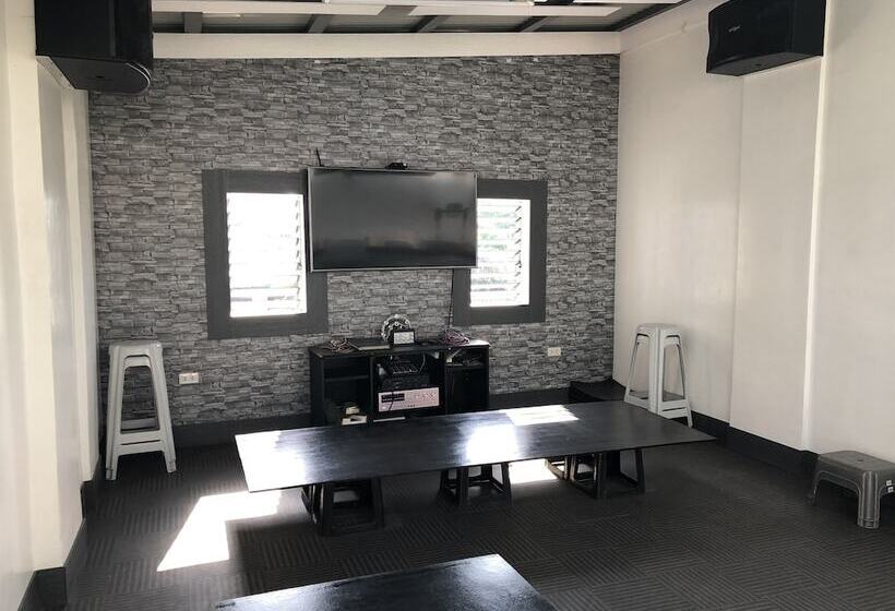 Ervoruto Hostel Makati