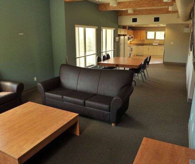 Отель Residence & Conference Centre Merritt