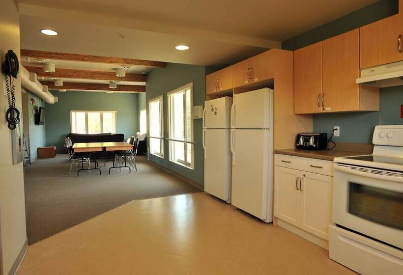 Отель Residence & Conference Centre Merritt