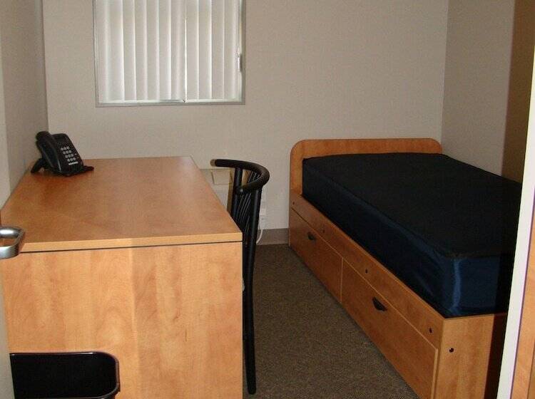 Отель Residence & Conference Centre Merritt