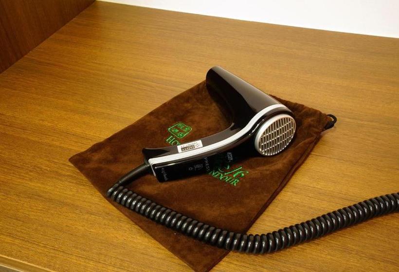 هتل Zen Premium Kallang