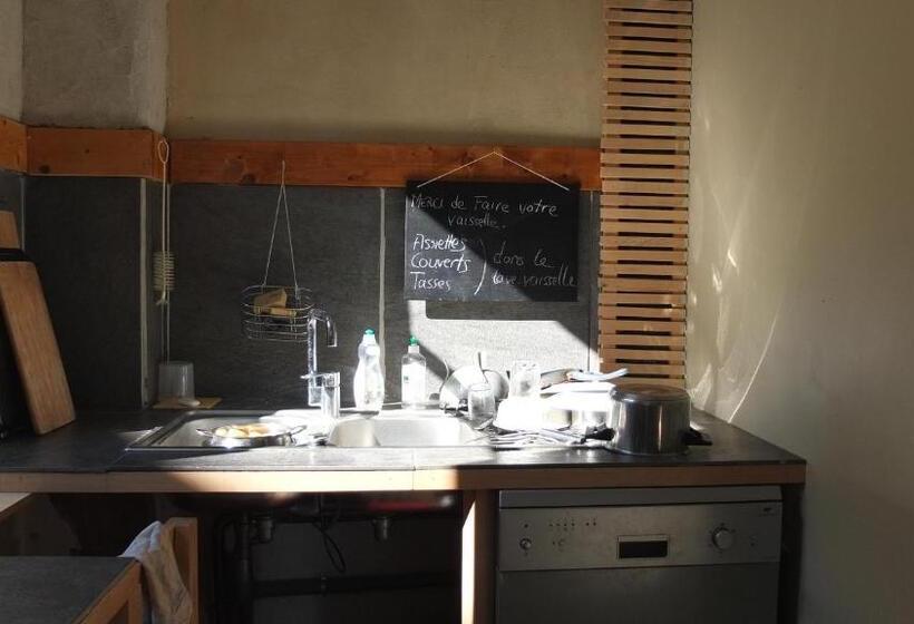 La Maison Rouge   Backpacker Hostel