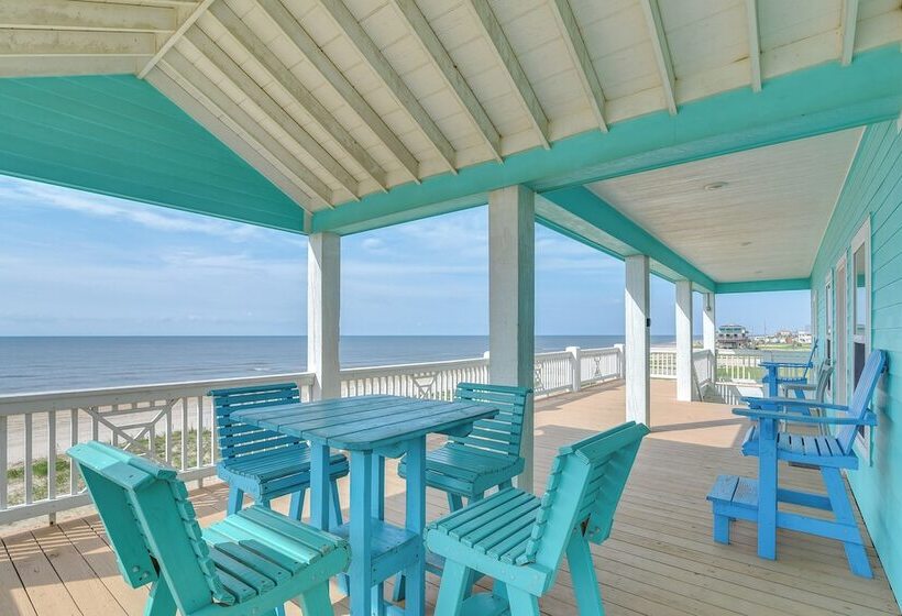 Hot Tub + Bay Views: Beachfront Gilchrist Retreat