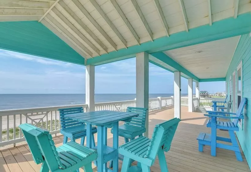 Hot Tub + Bay Views: Beachfront Gilchrist Retreat