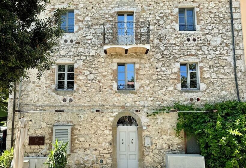 צימר Saturnalia Village Rooms