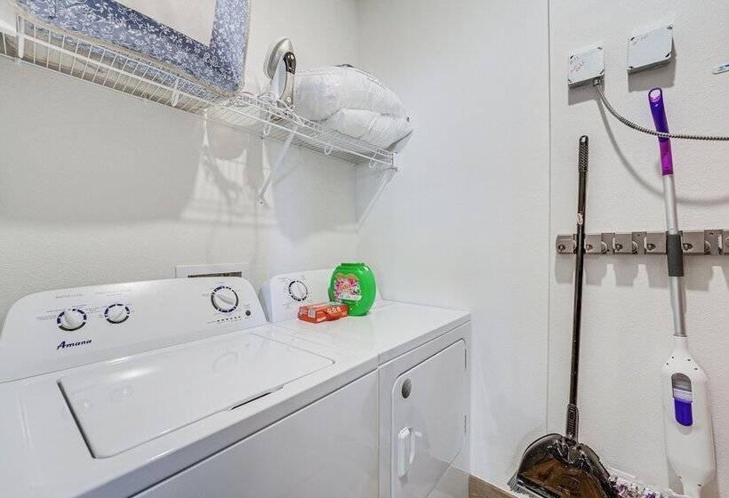 Branson Log Cabin Near Silver Dollar City & Lake!