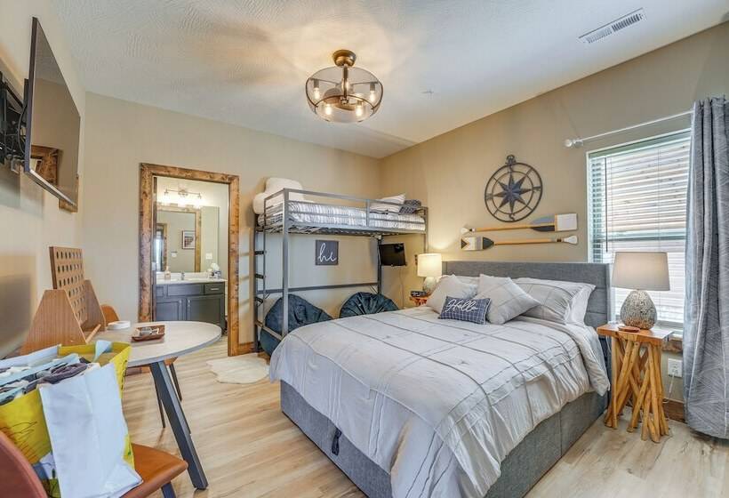 Branson Log Cabin Near Silver Dollar City & Lake!