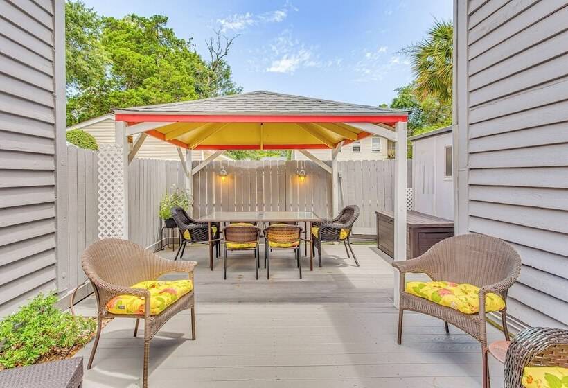 Bright North Myrtle Beach Home: Walk To Ocean!