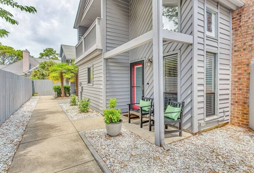 Bright North Myrtle Beach Home: Walk To Ocean!