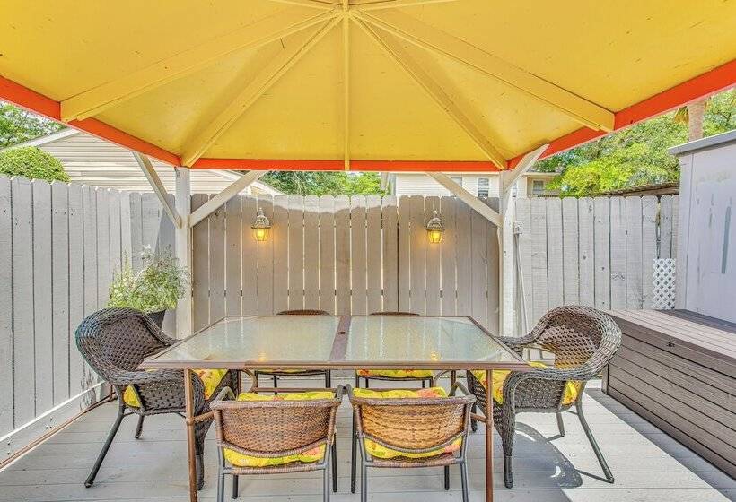 Bright North Myrtle Beach Home: Walk To Ocean!