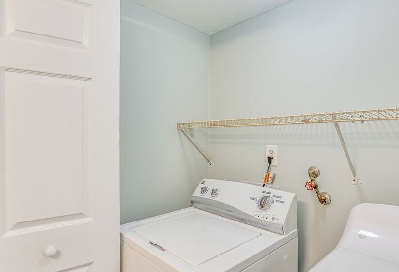 Bright North Myrtle Beach Home: Walk To Ocean!