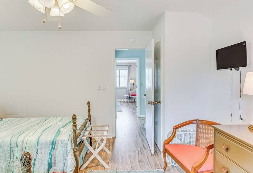 Bright North Myrtle Beach Home: Walk To Ocean!