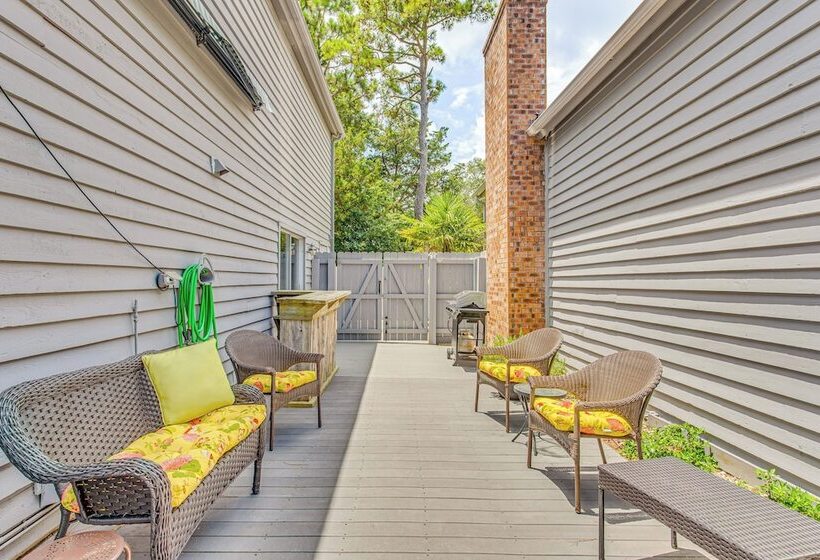 Bright North Myrtle Beach Home: Walk To Ocean!