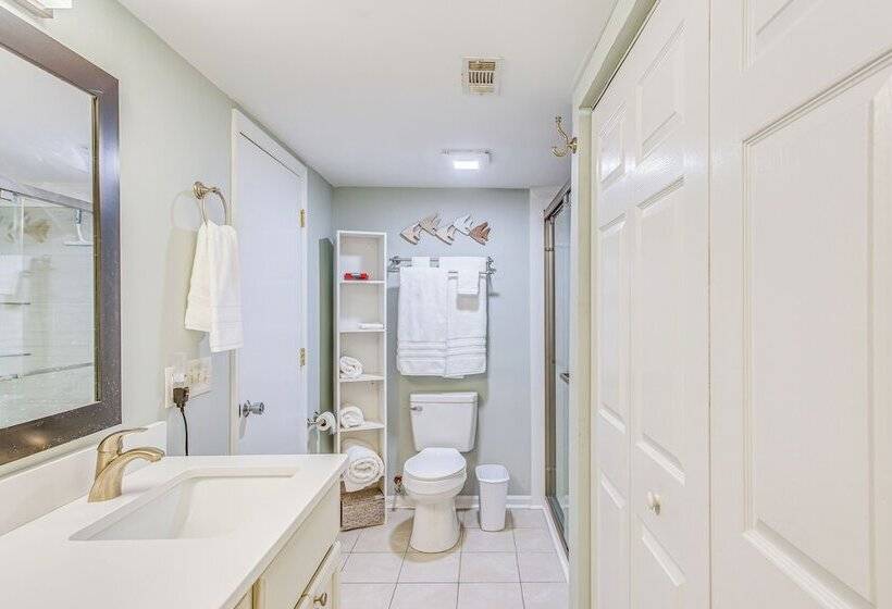 Bright North Myrtle Beach Home: Walk To Ocean!