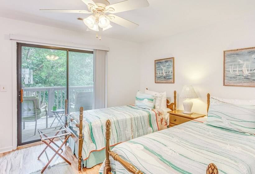 Bright North Myrtle Beach Home: Walk To Ocean!