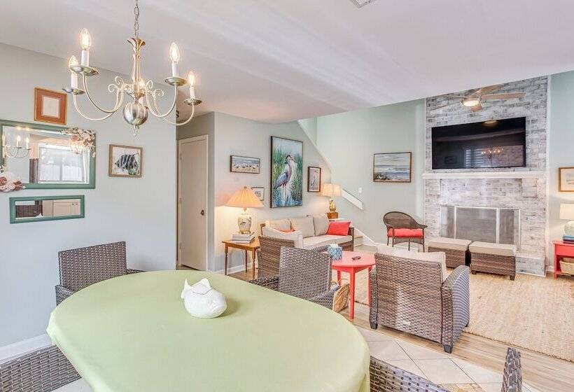 Bright North Myrtle Beach Home: Walk To Ocean!