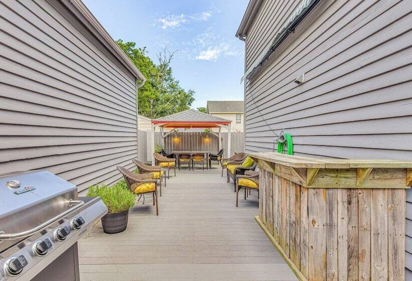 Bright North Myrtle Beach Home: Walk To Ocean!