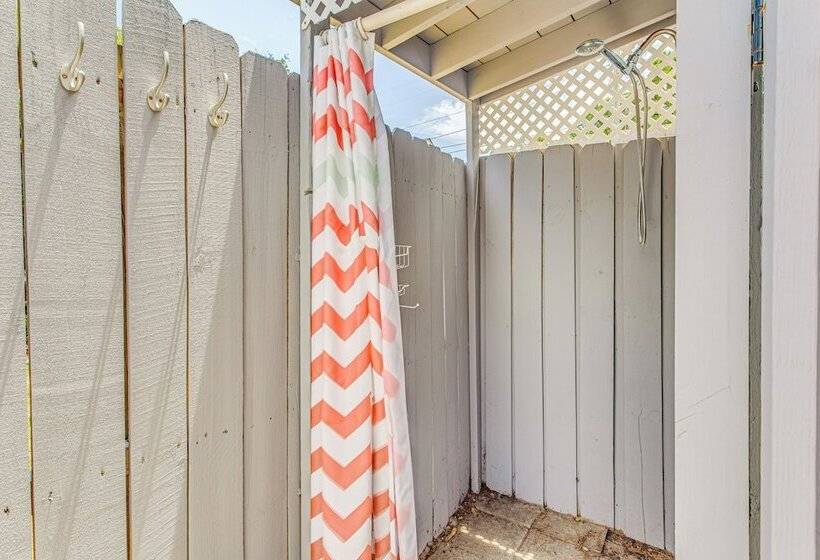 Bright North Myrtle Beach Home: Walk To Ocean!