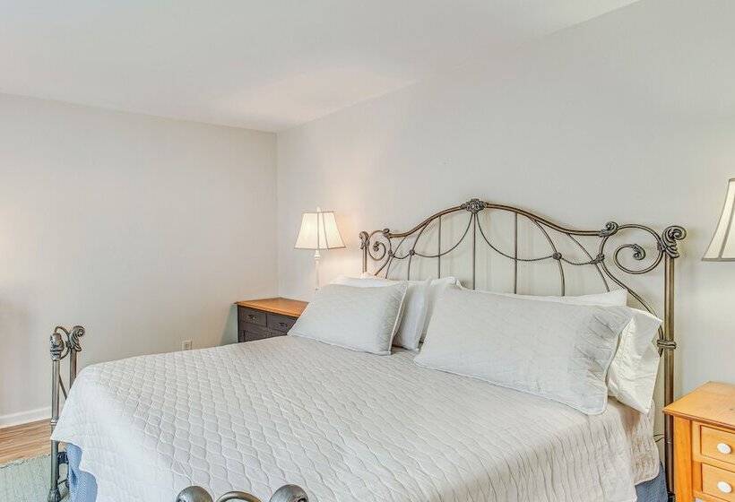 Bright North Myrtle Beach Home: Walk To Ocean!