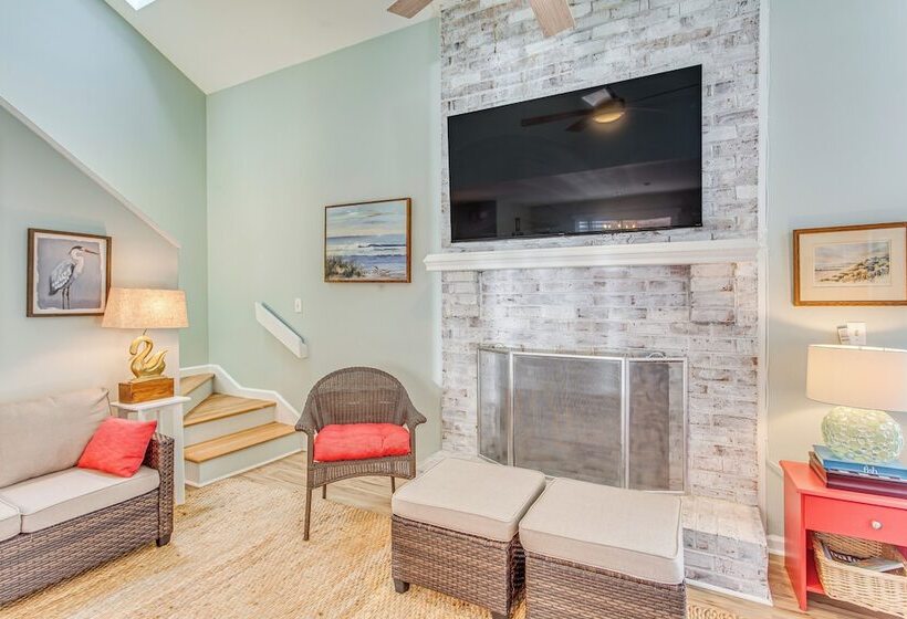 Bright North Myrtle Beach Home: Walk To Ocean!