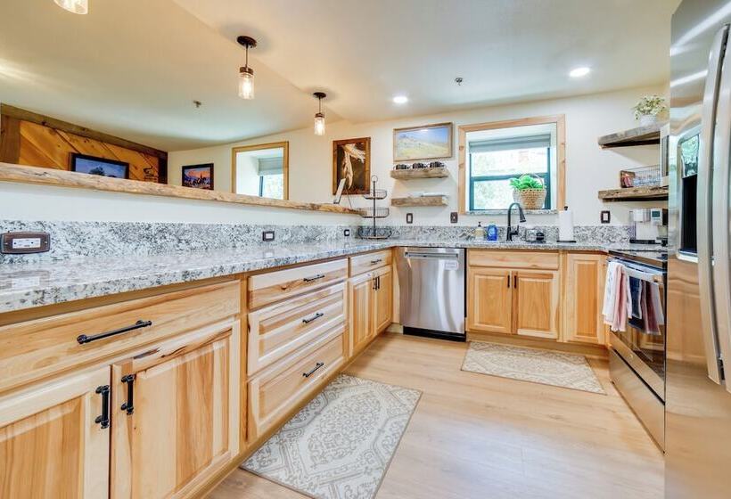 Central Virginia City Home W/ Deck!