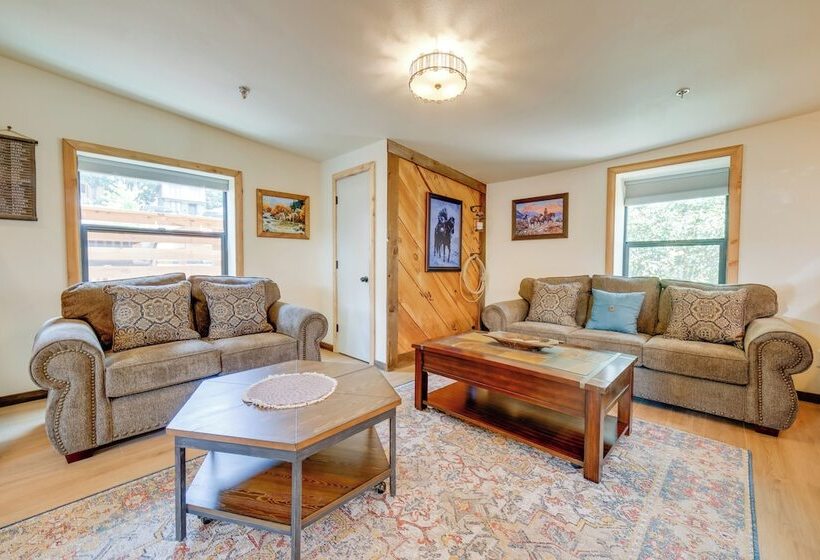 Central Virginia City Home W/ Deck!