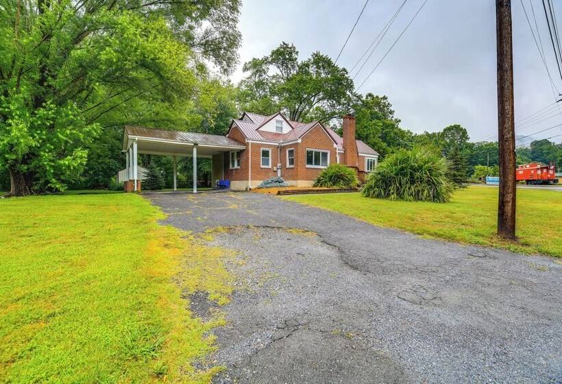 Charming Damascus Retreat W/ Deck & Creek Views!