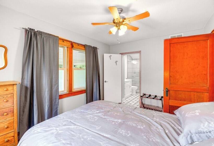 Charming Damascus Retreat W/ Deck & Creek Views!