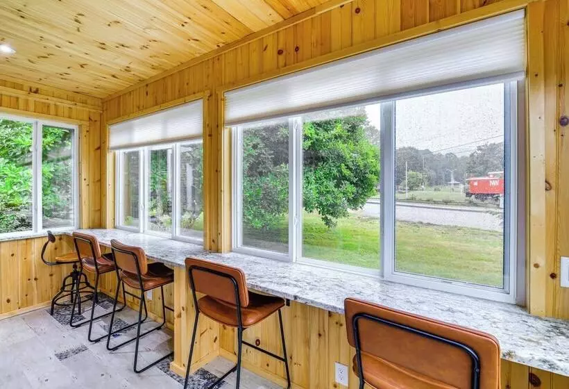 Charming Damascus Retreat W/ Deck & Creek Views!