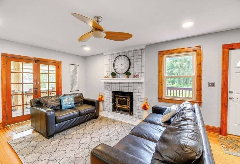 Charming Damascus Retreat W/ Deck & Creek Views!