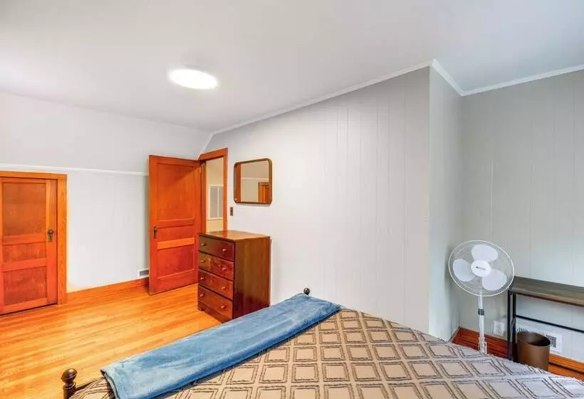 Charming Damascus Retreat W/ Deck & Creek Views!