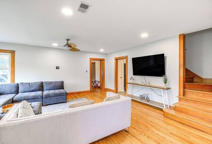 Charming Damascus Retreat W/ Deck & Creek Views!