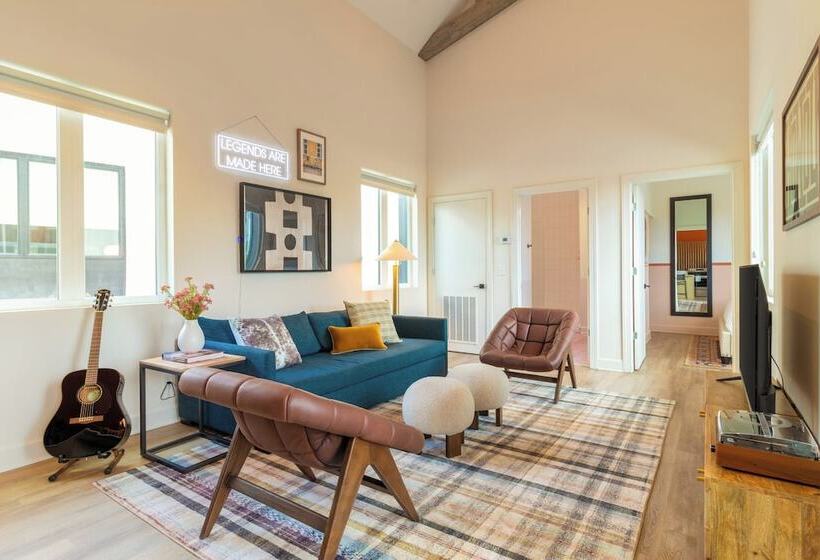 Conway Buyout   2 Units By Avantstay Dt Nash!