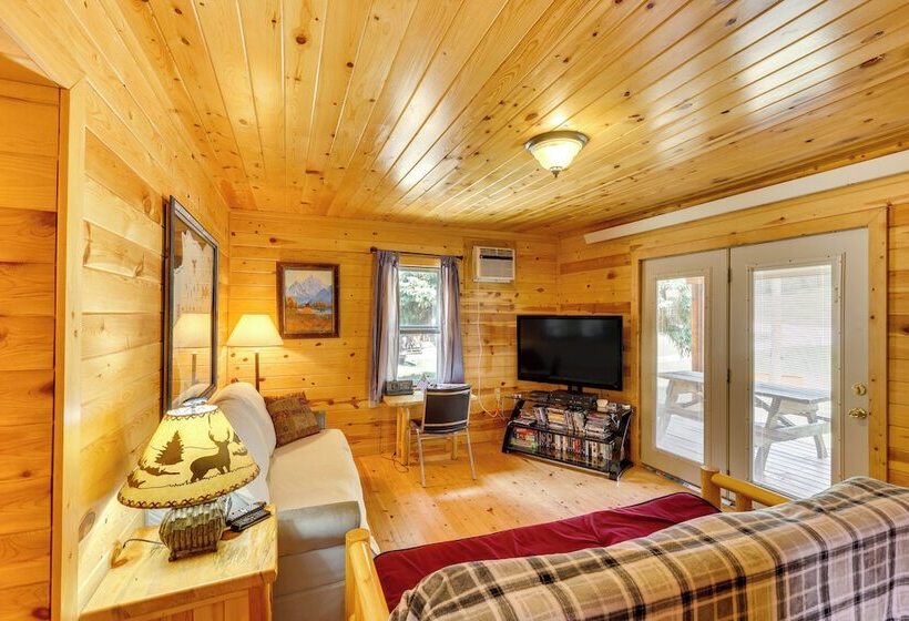 Deadwood Wolf Cabin W/ Fire Pit & Grill