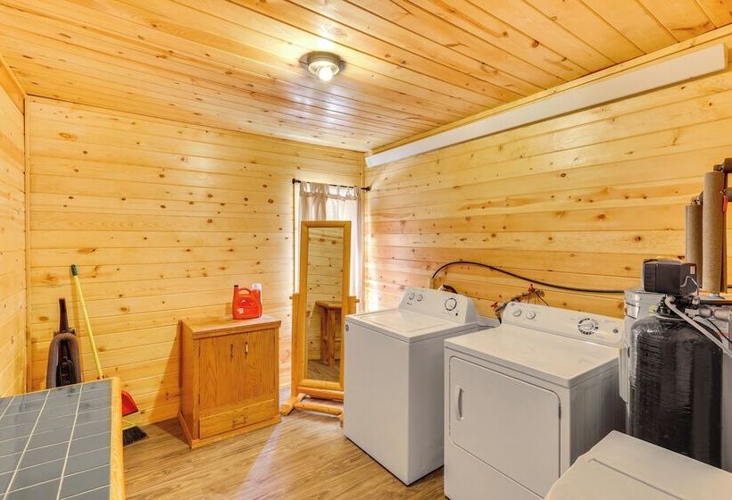 Deadwood Wolf Cabin W/ Fire Pit & Grill