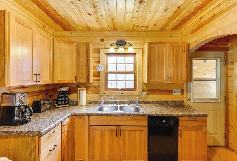 Deadwood Wolf Cabin W/ Fire Pit & Grill